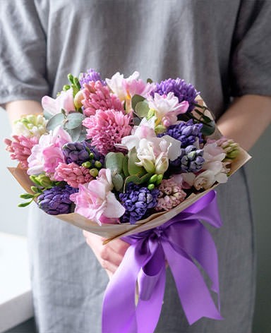 Бесплатная доставка цветов в Макарове